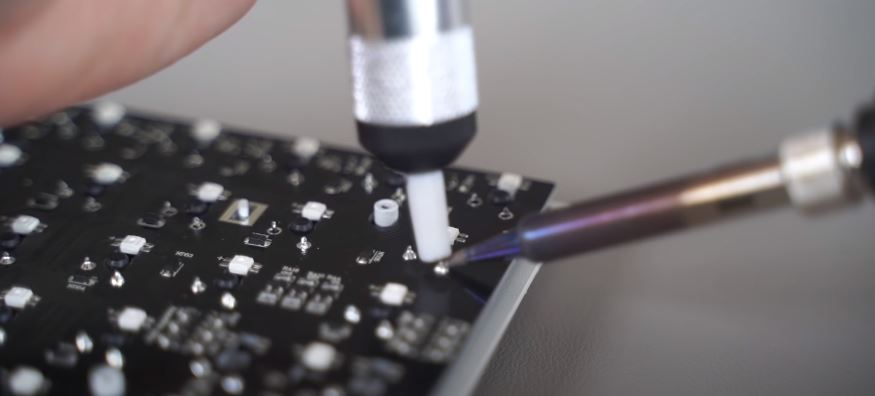 Desoldering All Switches From Mechanical Keyboard Royal Kludge RK61
