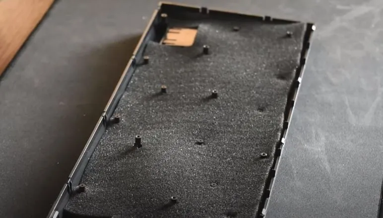 Dampening The Mechanical Keyboard Case With Rubber or Foam