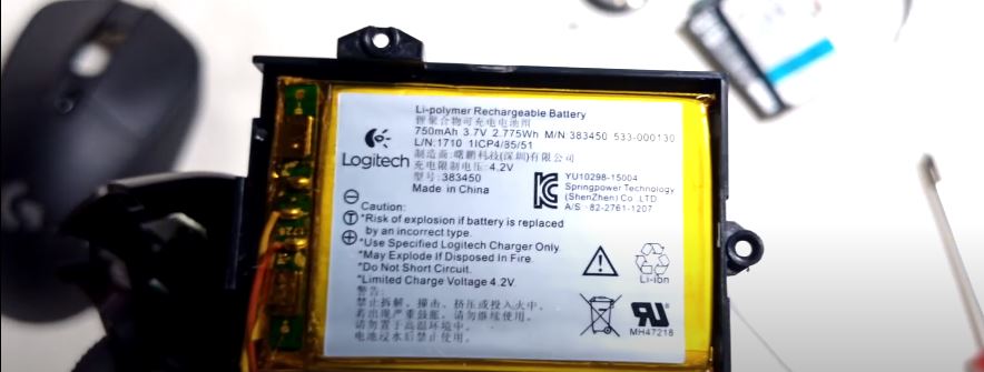 What is the logitech g703 hero battery?