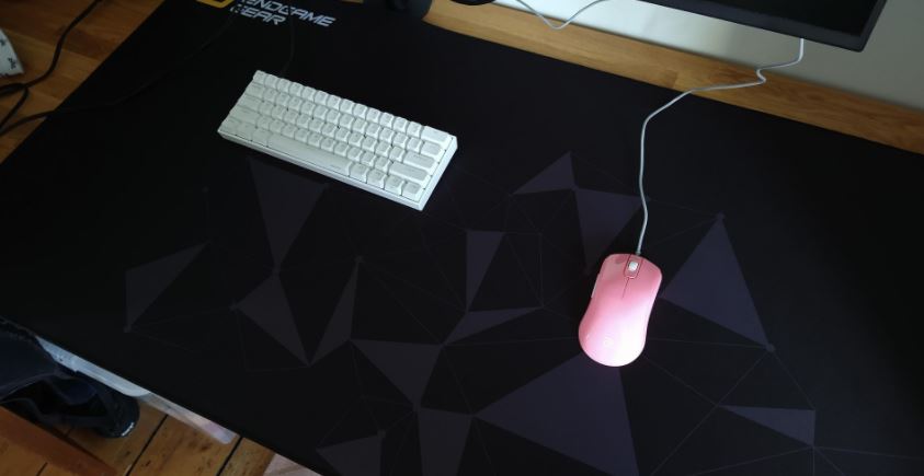 Best Sound Dampening Foams For A Keyboard: Rubber Mouse Pad